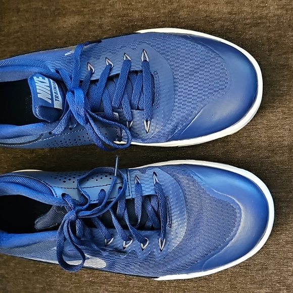 Nike Legend Trainers - Picture 7 of 8